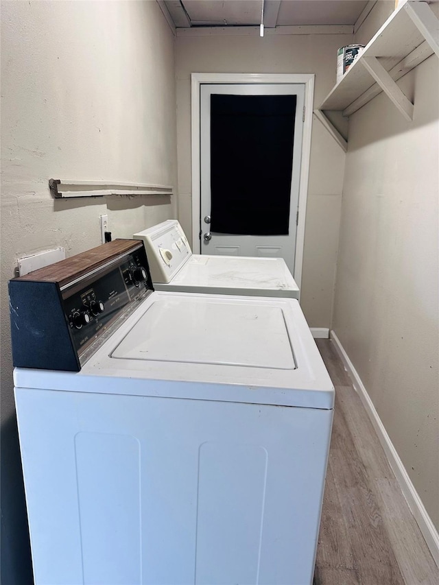 3007 Gaines St, Bossier City, LA 71111 - laundry room featuring independent washer and dryer, wood finished floors, and baseboards