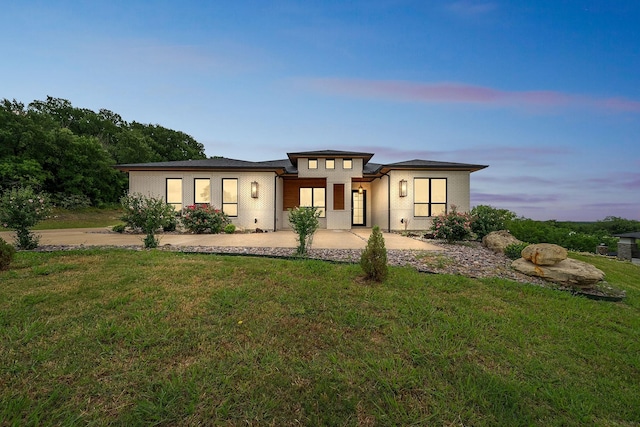 2522 Hardwick Ln, Cedar Hill, TX 75104 - prairie-style home with a lawn