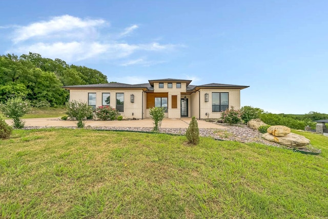 2522 Hardwick Ln, Cedar Hill, TX 75104 - prairie-style home with a front yard, a patio, and stucco siding