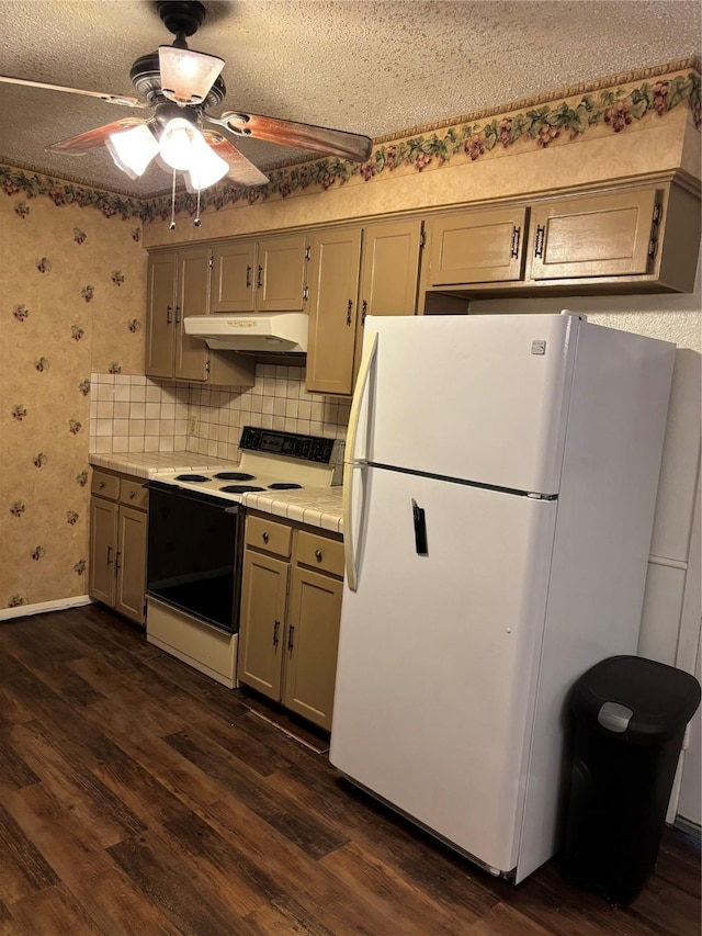 621 Lynnewood Ave, Burleson, TX 76028 - kitchen with white appliances, under cabinet range hood, tile countertops, ceiling fan, and wallpapered walls
