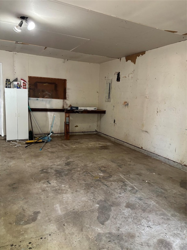 621 Lynnewood Ave, Burleson, TX 76028 - view of garage