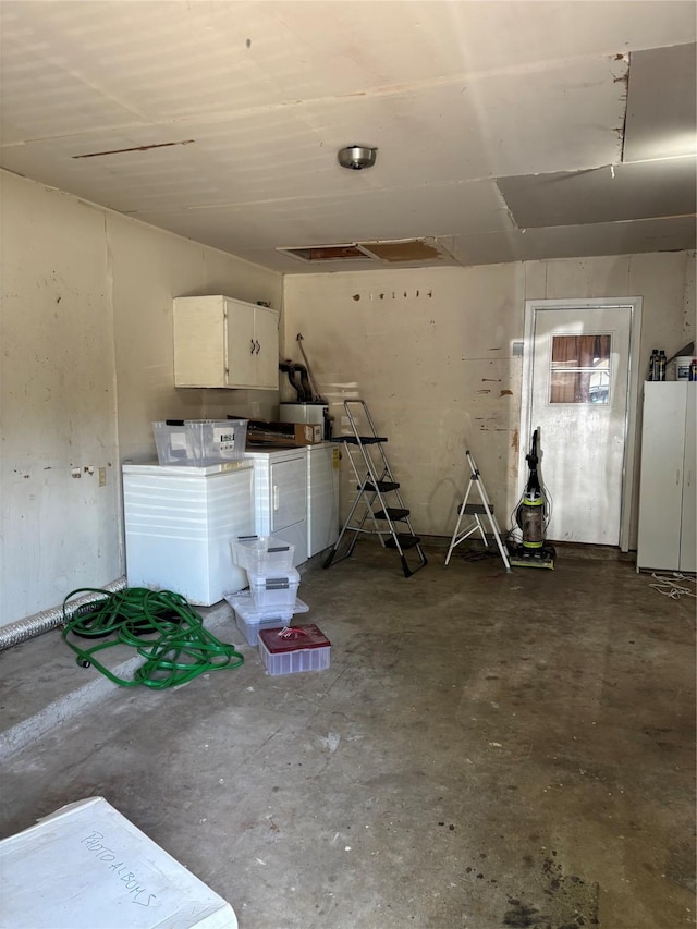 621 Lynnewood Ave, Burleson, TX 76028 - garage featuring washer and dryer and freestanding refrigerator