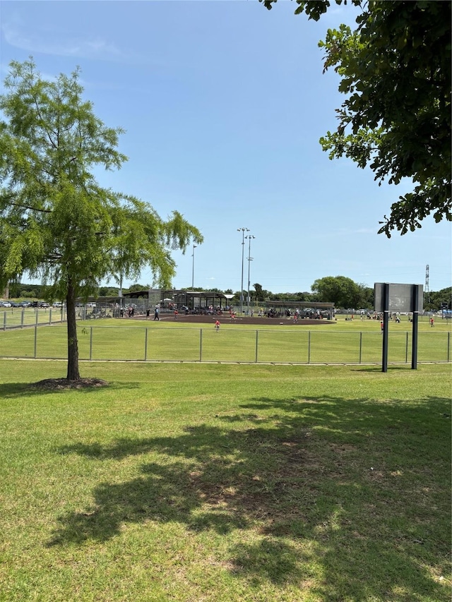 621 Lynnewood Ave, Burleson, TX 76028 - view of yard
