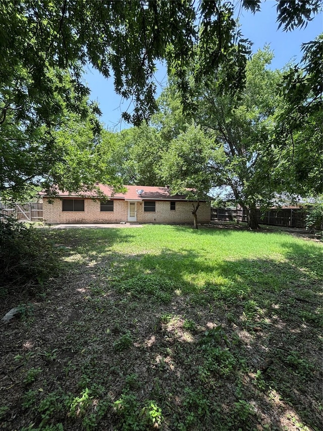 621 Lynnewood Ave, Burleson, TX 76028 - view of yard