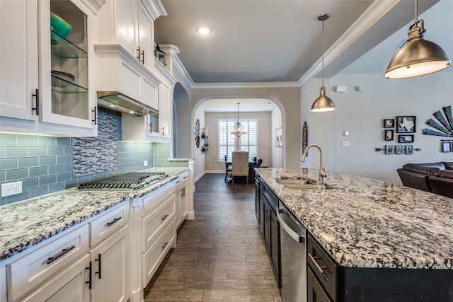 3900 Silent Water St, Mckinney, TX 75071 - kitchen featuring a sink, appliances with stainless steel finishes, arched walkways, ornamental molding, and white cabinets
