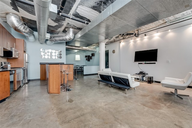 1122 Jackson St Unit 420, Dallas, TX 75202 - finished basement with a dry bar and freestanding refrigerator