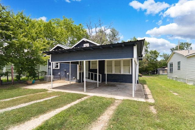 408 W Trinity St, Groesbeck, TX 76642 - rear view of house with a patio area and a lawn