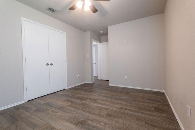 6104 Brookfall Dr, Arlington, TX 76018 - unfurnished bedroom featuring baseboards, wood finished floors, a closet, a ceiling fan, and a textured ceiling