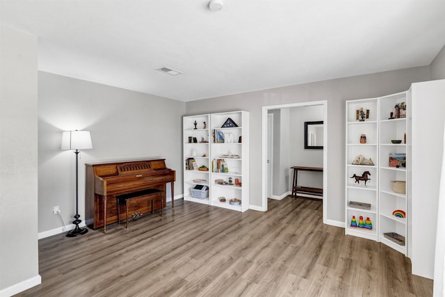 2808 Wren Ave, Fort Worth, TX 76133 - living area featuring wood finished floors and baseboards