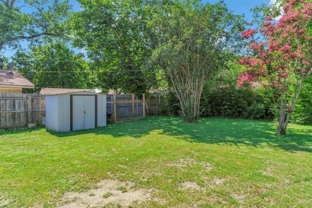 2808 Wren Ave, Fort Worth, TX 76133 - view of yard
