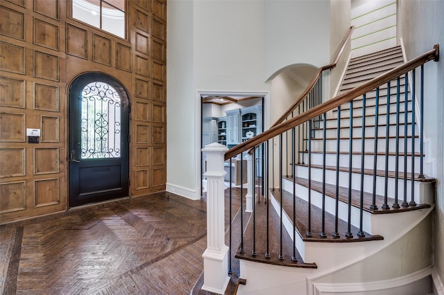 4012 Colgate Ave, University Park, TX 75225 - foyer featuring a towering ceiling, stairway, baseboards, and arched walkways
