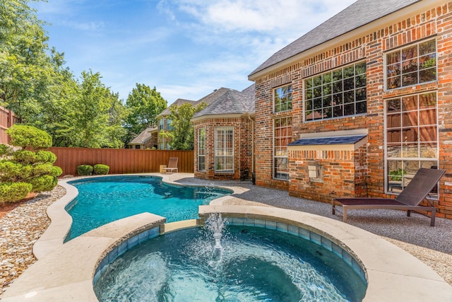 7904 Linksview Dr, Mckinney, TX 75072 - view of swimming pool with a pool with connected hot tub and a fenced backyard