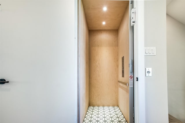 13001 Hutton Dr Unit 31, Farmers Branch, TX 75234 - elevator with recessed lighting