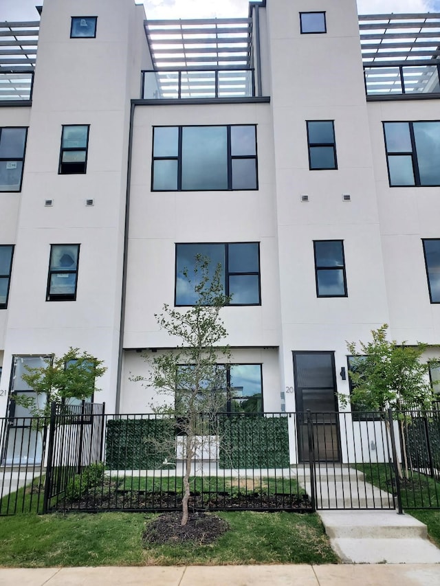 13001 Hutton Dr Unit 31, Farmers Branch, TX 75234 - view of building exterior featuring a fenced front yard
