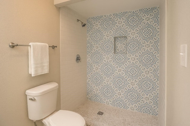 3825 Hackberry Ln, Bedford, TX 76021 - full bath featuring a tile shower and toilet