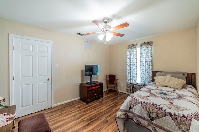809 W Ball St, Weatherford, TX 76086 - bedroom featuring wood finished floors, baseboards, and a ceiling fan