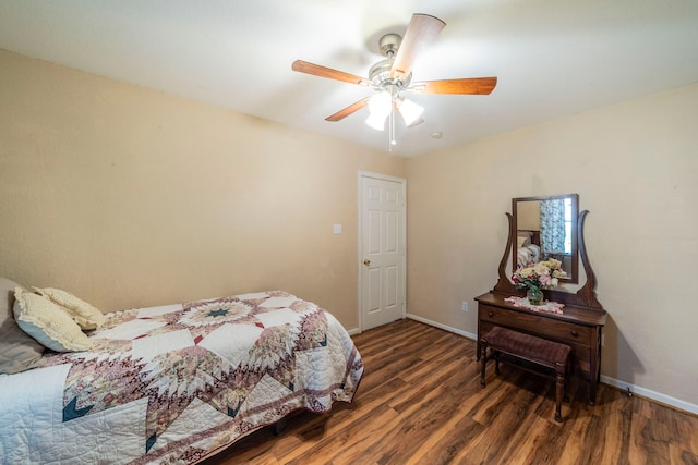 809 W Ball St, Weatherford, TX 76086 - bedroom with wood finished floors, baseboards, and a ceiling fan