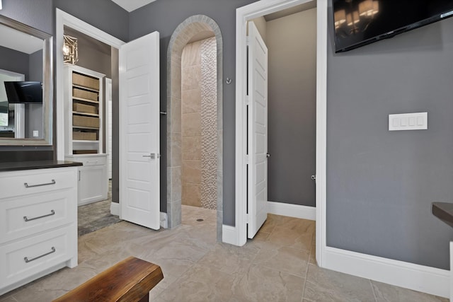 4350 Bristleleaf Ln, Prosper, TX 75078 - full bath featuring a walk in shower, vanity, baseboards, and a closet