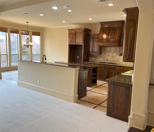 6916 Cannon Falls Dr, Plano, TX 75024 - kitchen featuring a center island with sink, crown molding, recessed lighting, tasteful backsplash, and a chandelier