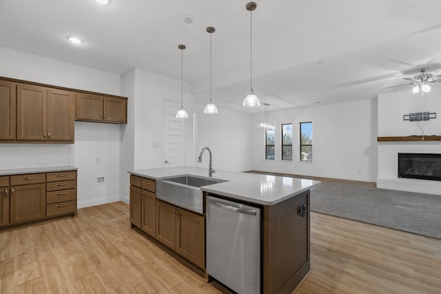 2213 Windy Hill Ln, Waxahachie, TX 75167 - kitchen featuring dishwasher, a sink, light wood-style flooring, decorative light fixtures, and recessed lighting