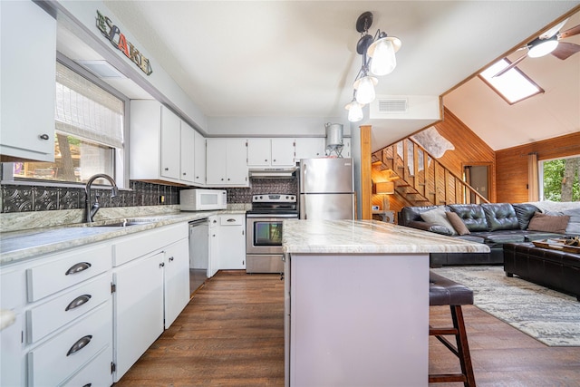 203 King Laurence, Scroggins, TX 75480 - kitchen with appliances with stainless steel finishes, under cabinet range hood, dark wood-type flooring, a sink, and a center island