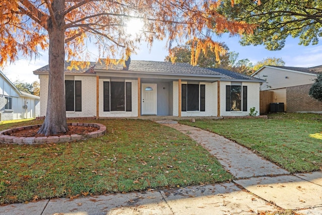 600 Via Del Sur Spur, Mesquite, TX 75150 - ranch-style home featuring brick siding, a front lawn, and cooling unit