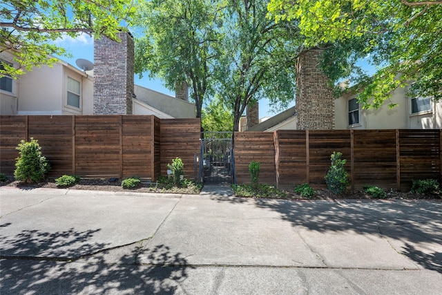 3227 Elizabeth St, Dallas, TX 75204 - view of patio / terrace with a gate