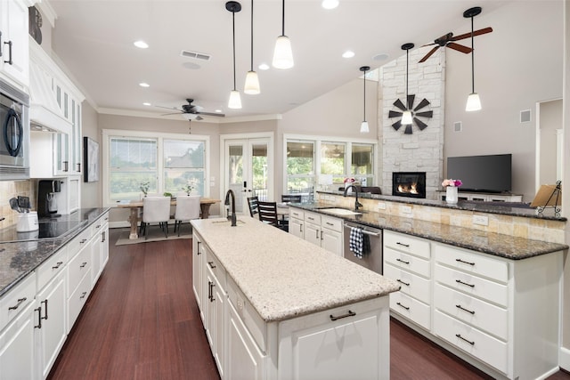 1814 Stacy Rd, Fairview, TX 75069 - kitchen with ceiling fan, a large island with sink, stainless steel dishwasher, black electric cooktop, and recessed lighting