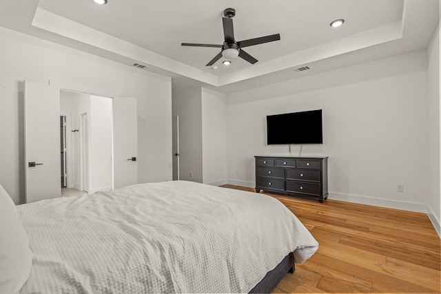 908 Muncie Ave, Dallas, TX 75212 - bedroom featuring a tray ceiling, baseboards, recessed lighting, light wood-style flooring, and ceiling fan