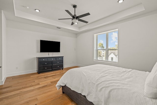 908 Muncie Ave, Dallas, TX 75212 - bedroom featuring a tray ceiling, light wood-type flooring, baseboards, recessed lighting, and a ceiling fan