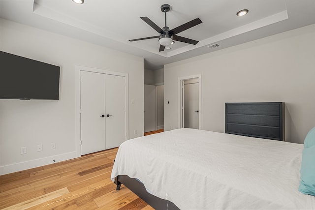 920 Muncie Ave, Dallas, TX 75212 - bedroom with a raised ceiling, wood finished floors, recessed lighting, baseboards, and a ceiling fan