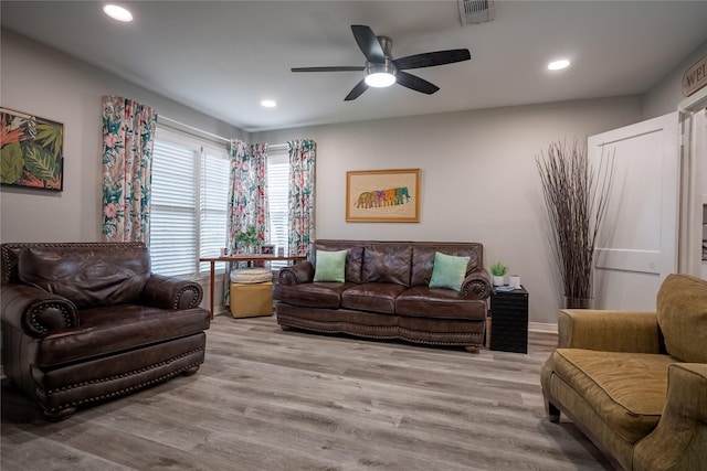 1306 S Oak Cliff Blvd, Dallas, TX 75208 - living area featuring wood finished floors, ceiling fan, and recessed lighting