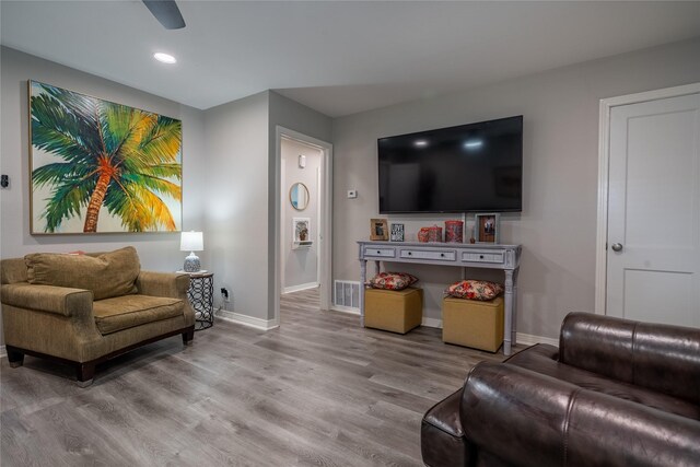1306 S Oak Cliff Blvd, Dallas, TX 75208 - living area featuring baseboards, wood finished floors, a ceiling fan, and recessed lighting