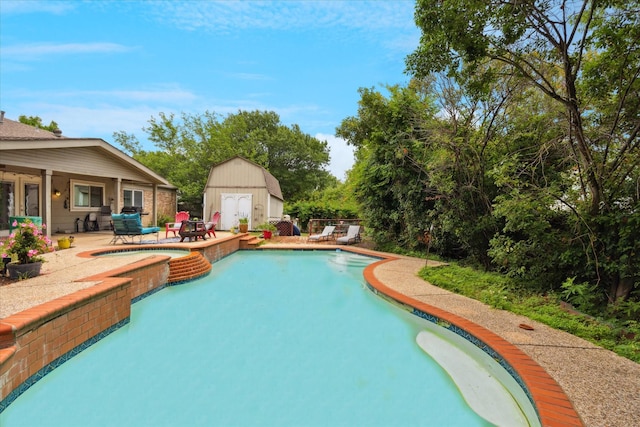 5020 Timber Creek Rd, Flower Mound, TX 75028 - view of swimming pool featuring a patio area and a pool with connected hot tub