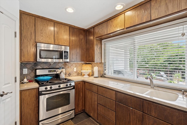 5020 Timber Creek Rd, Flower Mound, TX 75028 - kitchen with appliances with stainless steel finishes, a sink, backsplash, light countertops, and recessed lighting