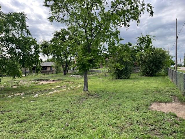 610 N Pecan A St, Hico, TX 76457 - view of yard