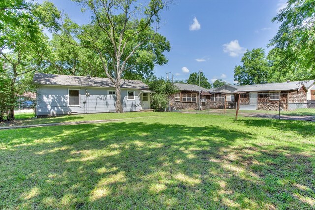 203 N Tolbert Ave, Sherman, TX 75092 - view of yard