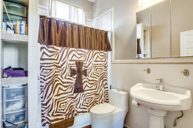 6980 Prather Rd, Springtown, TX 76082 - bathroom with tile walls, curtained shower, toilet, and wainscoting