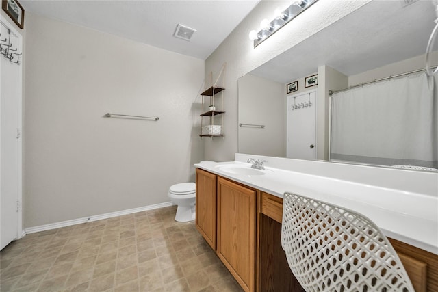 552 Lincoln Ave, Lavon, TX 75166 - full bathroom with toilet, vanity, and baseboards