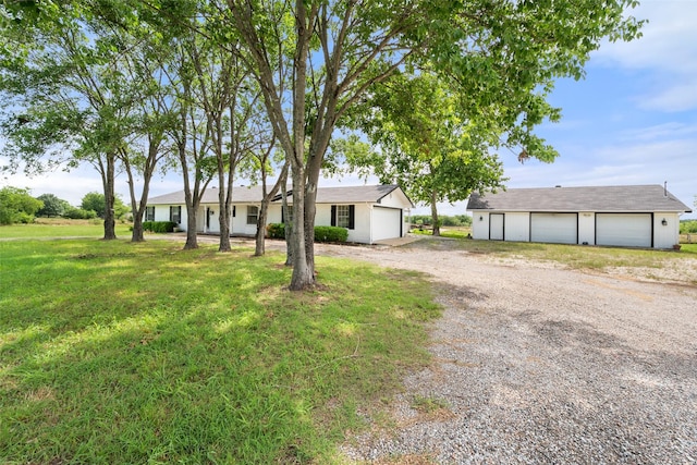 815 N Spikes Rd, Corsicana, TX 75110 - ranch-style house featuring a garage, driveway, and a front yard