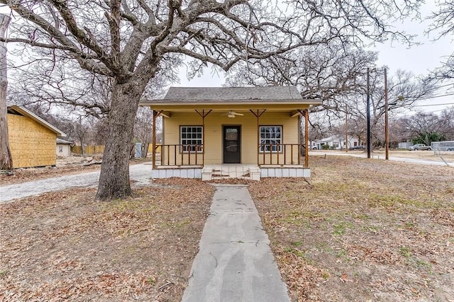 802 S Rusk St, Weatherford, TX 76086 - view of front of home featuring a porch and roof with shingles