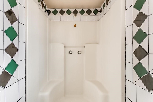 802 S Rusk St, Weatherford, TX 76086 - bathroom with a shower