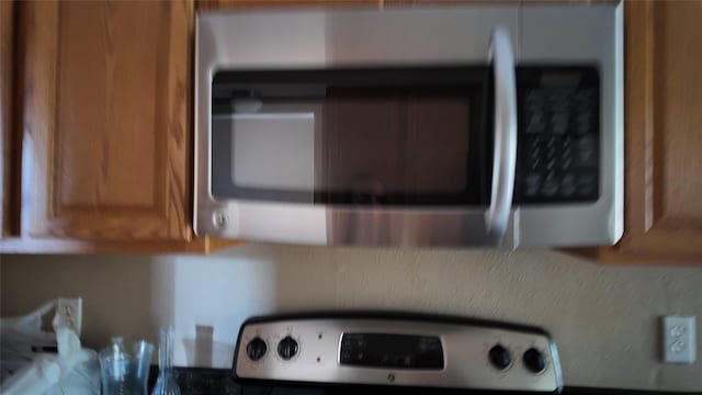 2405 Northlake Ct, Irving, TX 75038 - detailed view of stainless steel microwave and brown cabinets