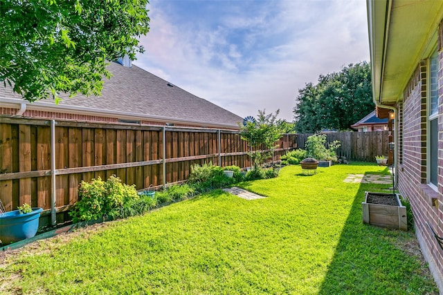 601 Natchez Ct, Hurst, TX 76054 - view of yard