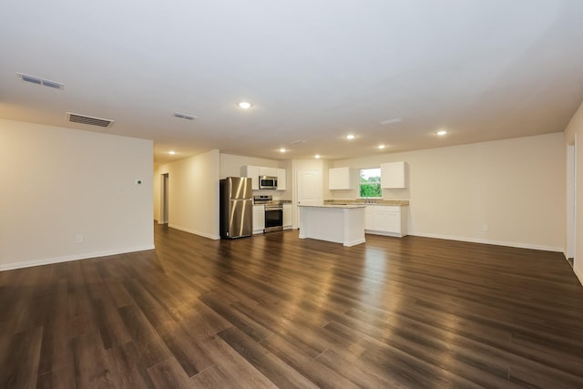 336 Bounding Main St, Gun Barrel City, TX 75156 - unfurnished living room featuring recessed lighting, dark wood finished floors, baseboards, and a sink
