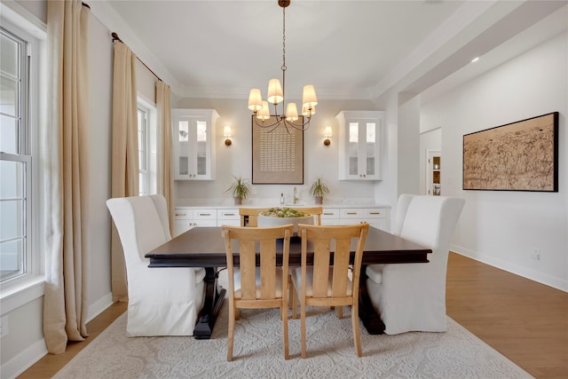 6501 Glenhope Cir S, Colleyville, TX 76034 - dining area featuring a chandelier, light wood finished floors, crown molding, and baseboards