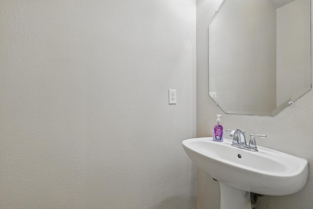 1900 Cassandra Ct, Fort Worth, TX 76131 - bathroom featuring a sink