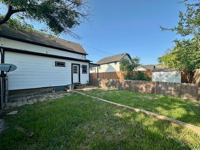 300 E Shoemaker St, Decatur, TX 76234 - view of yard with entry steps
