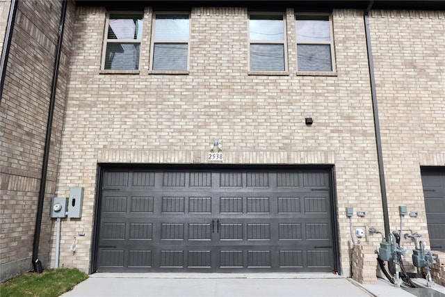 2538 Settlers Pl, Garland, TX 75042 - garage with driveway
