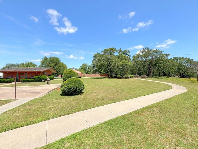 905 Bennett Dr, Bowie, TX 76230 - view of grassy yard